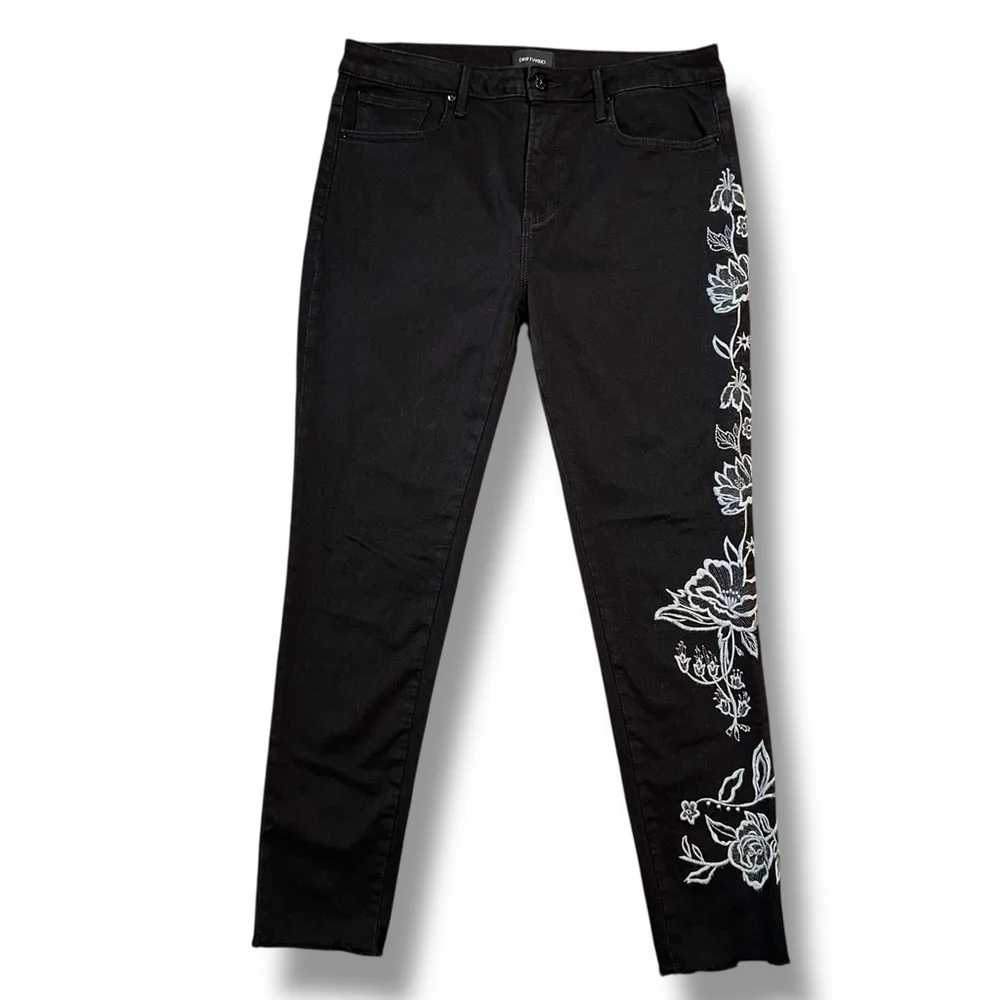 Driftwood Jackie Jeans NWOT Mid Rise Black Floral Embroidered 31x28 Boho Raw Hem
